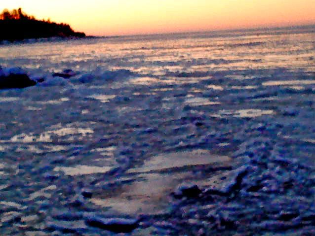 Der er også snart is på det store vand nede ved stranden .Måske vi skal derned i dag .